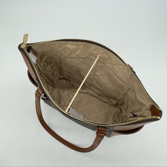 Michael Kors Large Charlotte Tote Bag & Trifold
Wallet Leather Brown - Picture 5 of 12